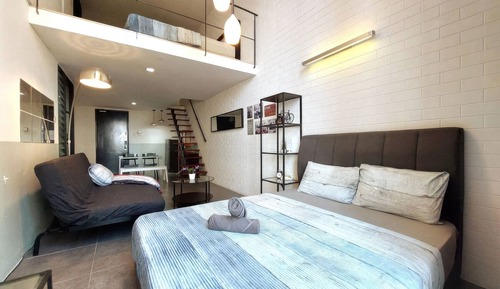 Estudio Deluxe, 2 camas de matrimonio, balcón, vistas a la ciudad