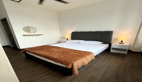Apartamento superior, 3 habitaciones, balcón, vistas a la ciudad