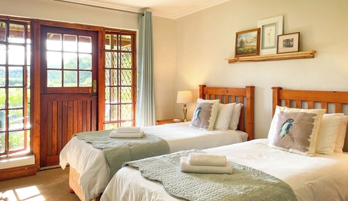 Habitación con 2 camas individuales, balcón, vistas a la montaña