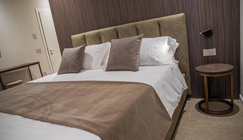 Deluxe Room, 1 King Bed, Ensuite, City View