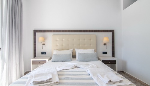 Mythos Apartment 5
