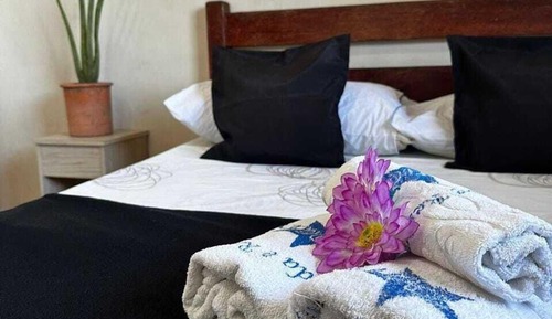 Habitación económica con 1 cama doble o 2 individuales, balcón