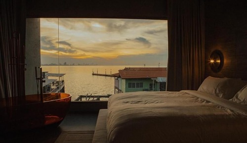 Estudio, balcón, vistas al mar