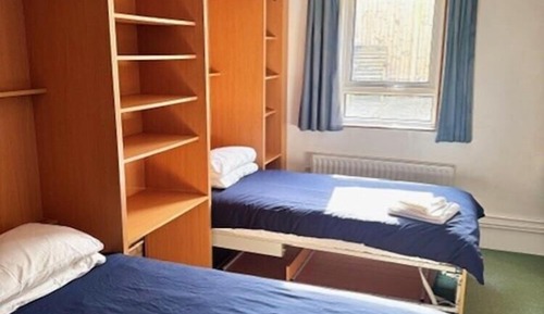 Habitación superior con 1 cama doble o 2 individuales