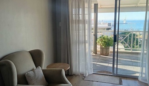 Habitación superior con 1 cama doble o 2 individuales, vistas al mar
