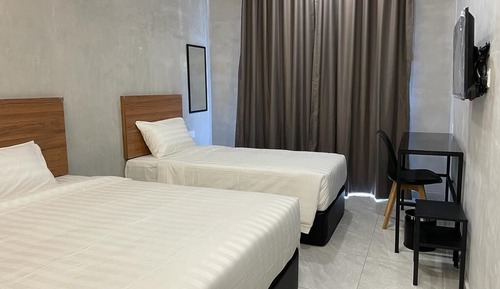 Habitación triple Deluxe, varias camas, no fumadores, balcón