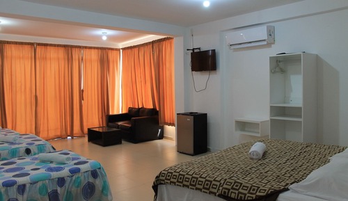 Habitación triple, vistas al mar