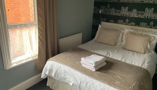 Twin Room with shared bathroom