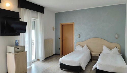 Habitación triple Confort, balcón, vistas a la montaña