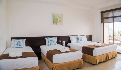 Habitación cuádruple familiar, balcón, vistas al mar