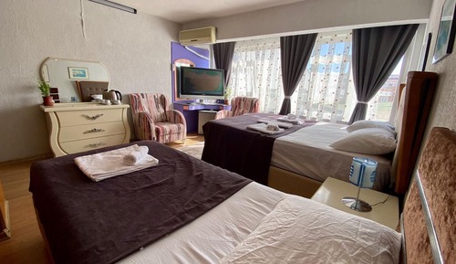 Habitación clásica con 2 camas individuales, vistas a la ciudad
