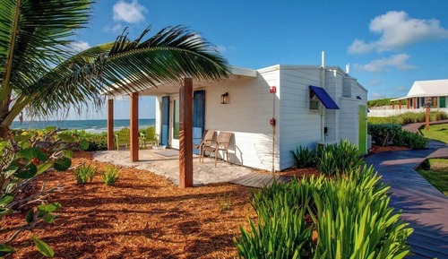 Habitación, patio, vistas al mar