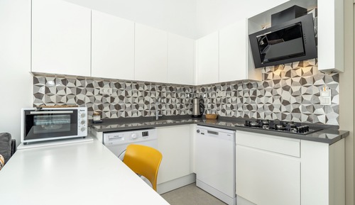 Estudio básico, balcón