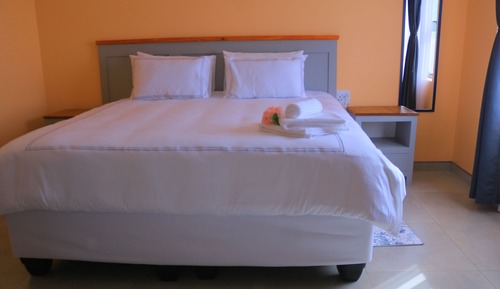 Habitación con 1 cama doble o 2 individuales, vistas a la ciudad
