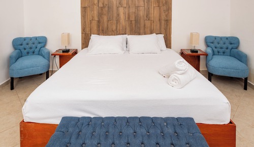 Deluxe Studio, 1 King Bed, Beach View