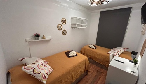 Habitación con 1 cama doble o 2 individuales, baño compartido
