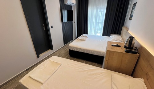 Habitación triple estándar, balcón