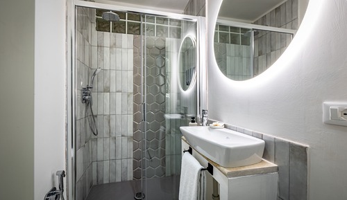 Habitación de lujo con 1 cama doble o 2 individuales, vistas al jardín