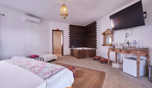 Habitación triple Deluxe, vistas a la piscina