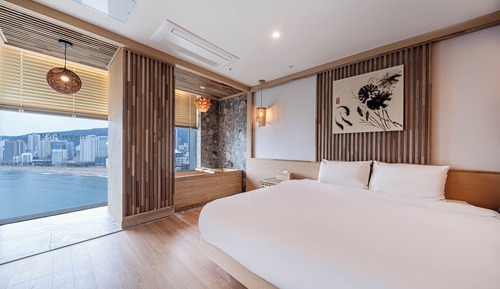Hinoki Signature Ocean Room