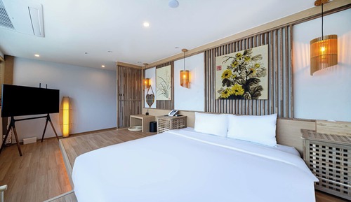 Floor Seating Half Ocean Room