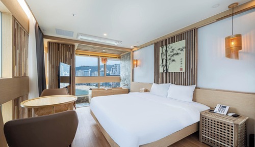 Hinoki Signature Ocean Suite Room