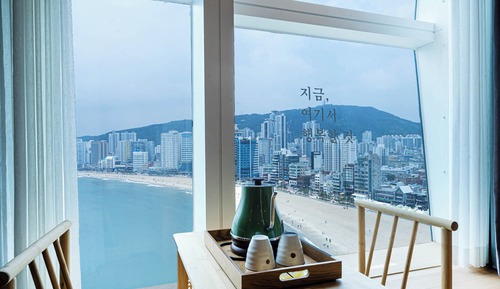 Hinoki Floor Seating Ocean Room