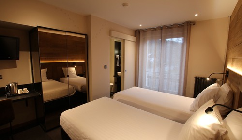 Habitación estándar con 1 cama doble o 2 individuales, vistas a la montaña