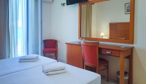 Habitación estándar con 1 cama doble o 2 individuales, balcón