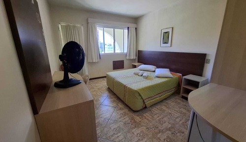 Habitación con 1 cama doble o 2 individuales, 1 cama de matrimonio, balcón, vistas al jardín