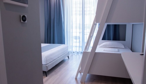 Habitación cuádruple, balcón