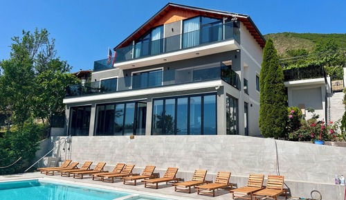 Villa, 5 habitaciones, piscina privada, vistas al lago