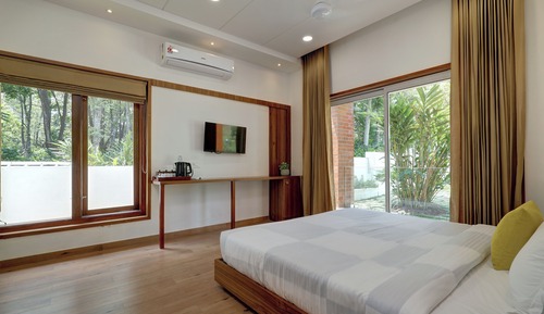 Habitación, 1 cama de matrimonio grande, vistas al jardín