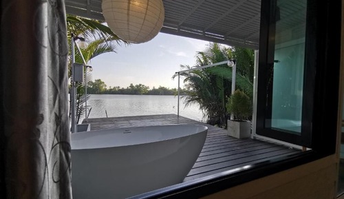 Deluxe Suite, River View