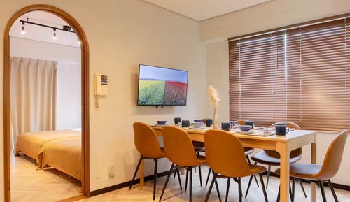 Apartamento básico, balcón, vistas a la ciudad