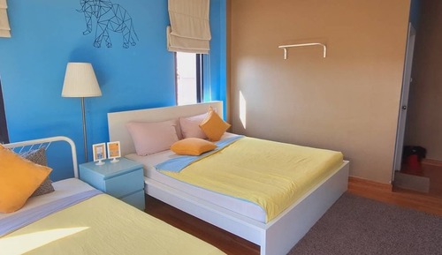 Habitación triple, balcón, vistas a la ciudad