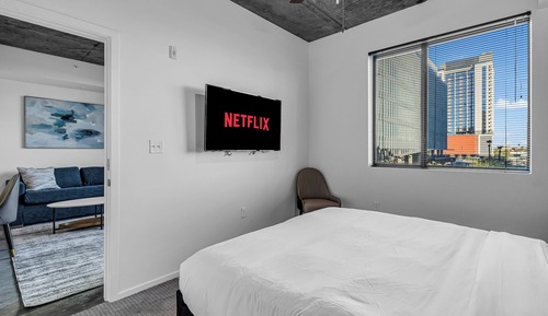Apartamento clásico, balcón, vistas a la ciudad