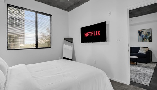 Apartamento clásico, 1 habitación, balcón, vistas a la ciudad