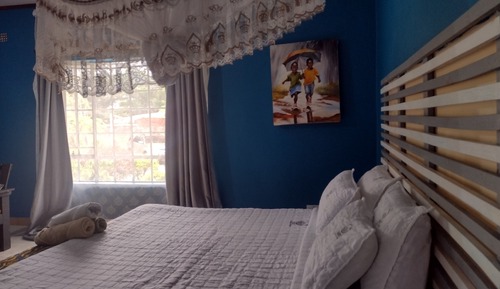Habitación con 1 cama doble o 2 individuales, vistas al jardín
