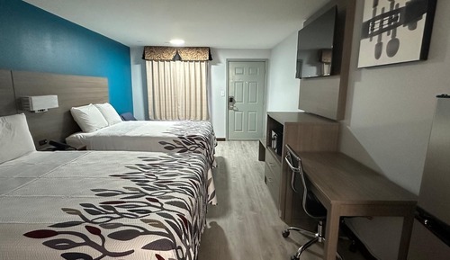 Habitación básica doble, 2 camas de matrimonio