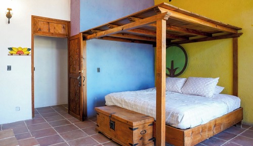 Casa familiar, balcón, vistas al jardín