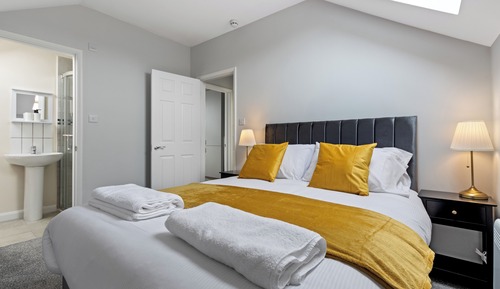 Apartamento clásico, 1 cama de matrimonio grande, no fumadores, patio