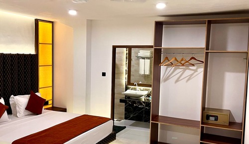 Suite familiar, balcón, vistas al jardín