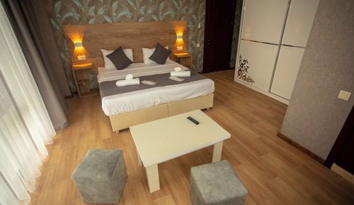 Habitación con 1 cama doble o 2 individuales, balcón
