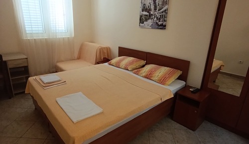 Habitación estándar con 1 cama doble o 2 individuales, patio
