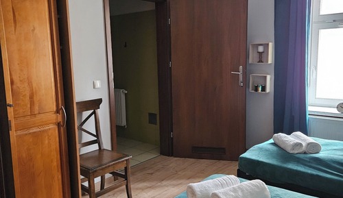 Habitación con 2 camas individuales, vistas al jardín
