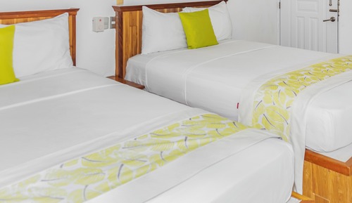 Habitación con 1 cama doble o 2 individuales, balcón