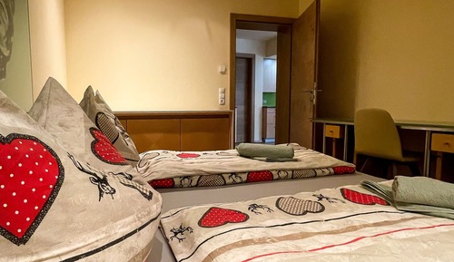 Apartamento básico, 2 camas de matrimonio, vistas a la montaña