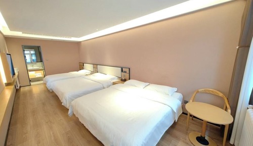 Habitación cuádruple familiar, vistas al patio