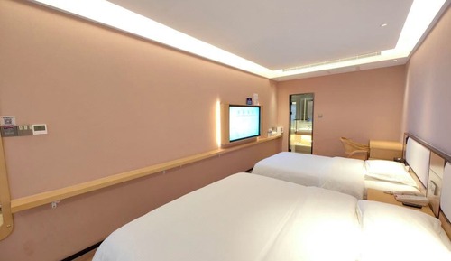 Habitación Signature con 2 camas individuales, vistas al patio